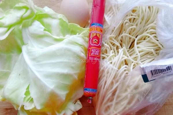 火腿鸡蛋炒面条的做法图解1