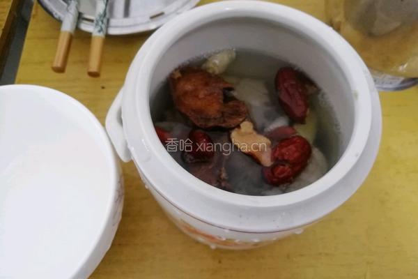 土茯苓排骨汤的做法图解3