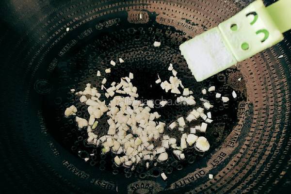 胡萝卜拌菠菜的做法图解13