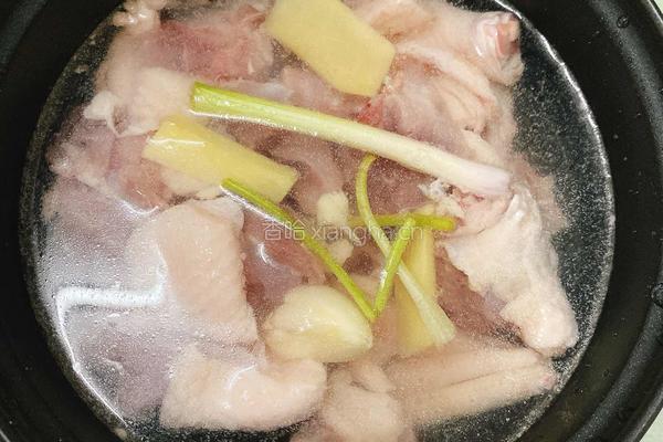 洋葱炒鸭肉的做法图解3