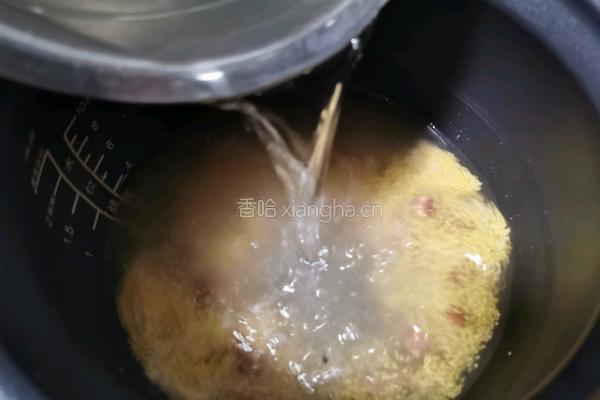 莲子百合小米粥的做法图解3
