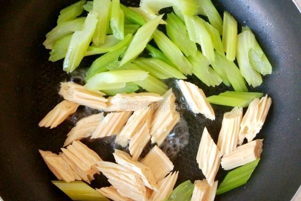 芹菜炒腐竹的做法图解5