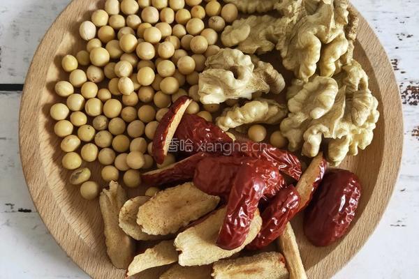 核桃红枣豆浆的做法图解1