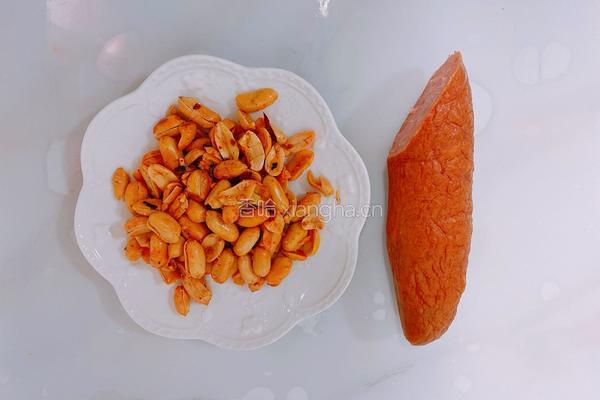 红肠凉拌花生米的做法图解1