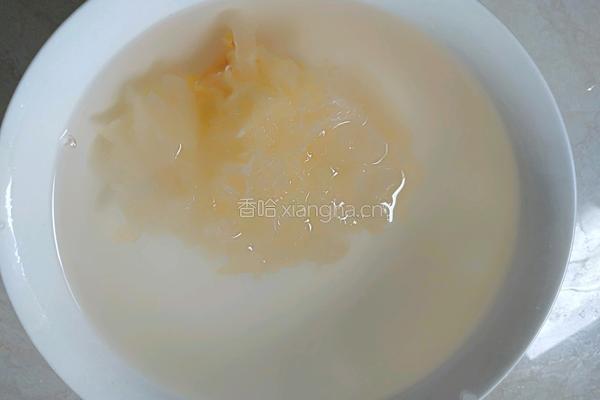 芋圆红枣银耳羹的做法图解1