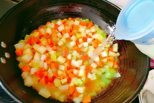胡萝卜莴笋炒土豆的做法图解9