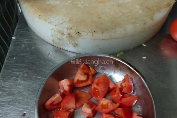 西红柿炒鸡蛋的做法图解1