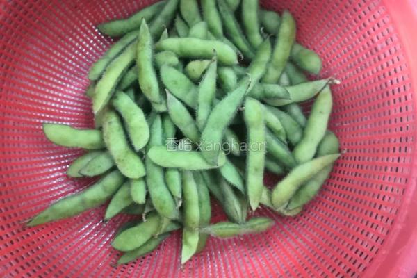 香辣毛豆的做法图解2