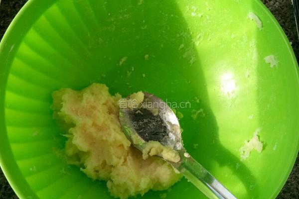 炸土豆饼的做法图解2