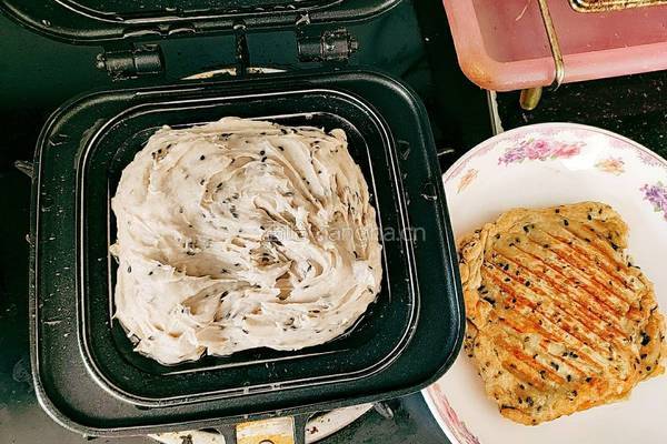 黑芝麻芋头煎饼的做法图解12