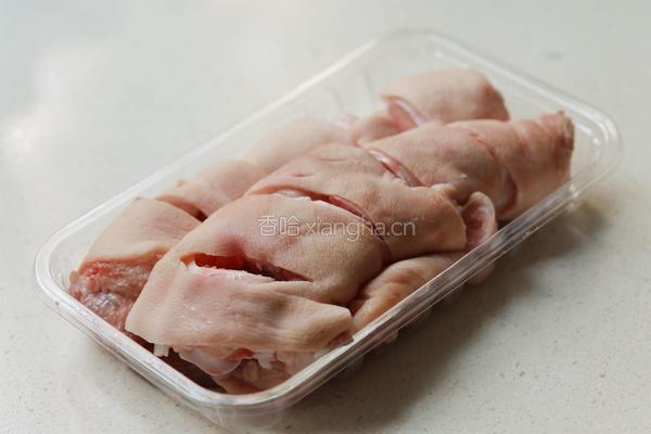 腐竹焖猪蹄的做法图解1