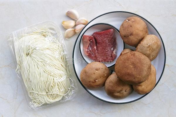 香菇肉酱面的做法图解1