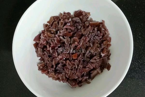 猪肉木耳酿苦瓜的做法图解2