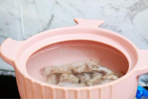 猪骨菌菇汤的做法图解5