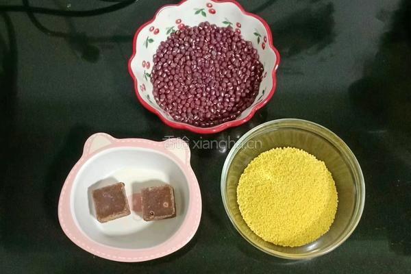 小米红豆粥的做法图解1