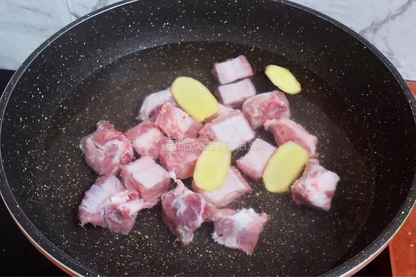 排骨莲藕汤的做法图解2