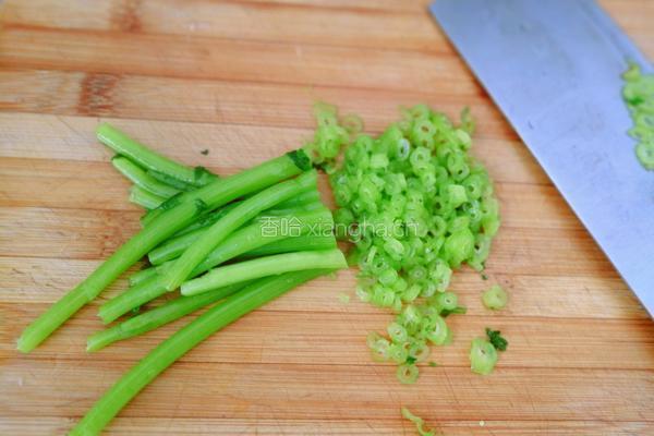 茼蒿梗蘑菇猪肉馅饺子的做法图解8