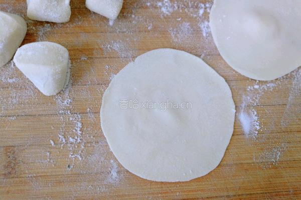 茼蒿梗蘑菇猪肉馅饺子的做法图解16