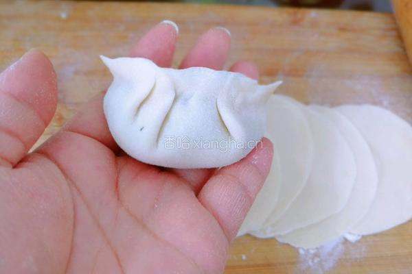 茼蒿梗蘑菇猪肉馅饺子的做法图解18