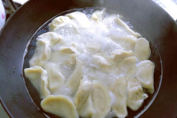 茼蒿梗蘑菇猪肉馅饺子的做法图解20