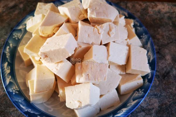 籽虾炖豆腐的做法图解2