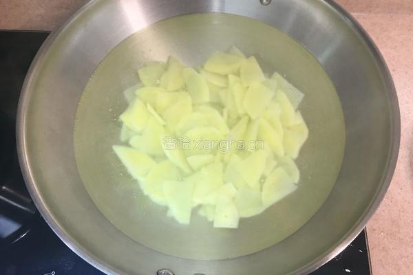 五花肉炒土豆的做法图解5