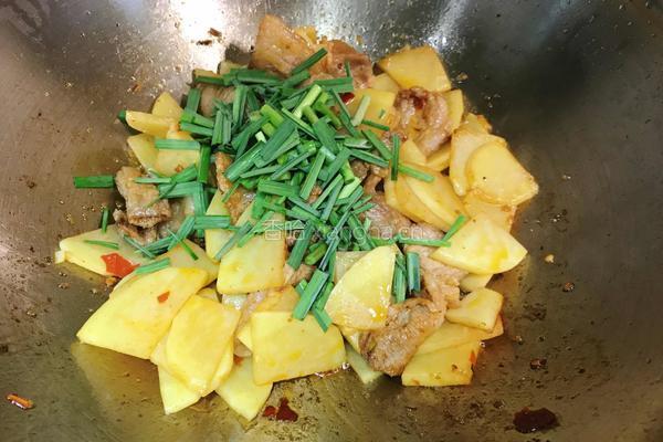 五花肉炒土豆的做法图解11