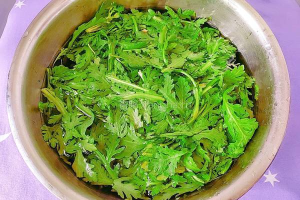 香脆茼蒿的做法图解3