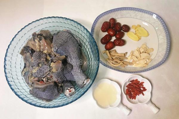 药膳乌鸡汤的做法图解1