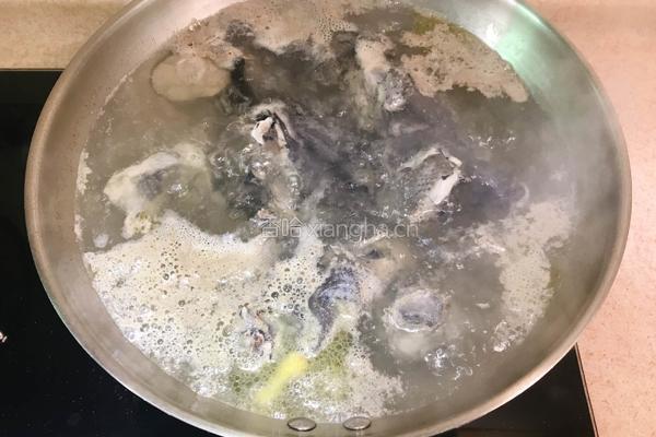 药膳乌鸡汤的做法图解3