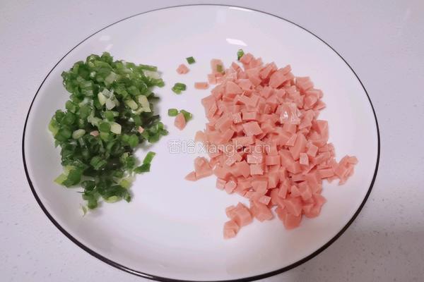 肉松土司卷的做法图解1