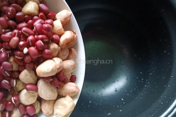红豆花生黑米粥的做法图解4