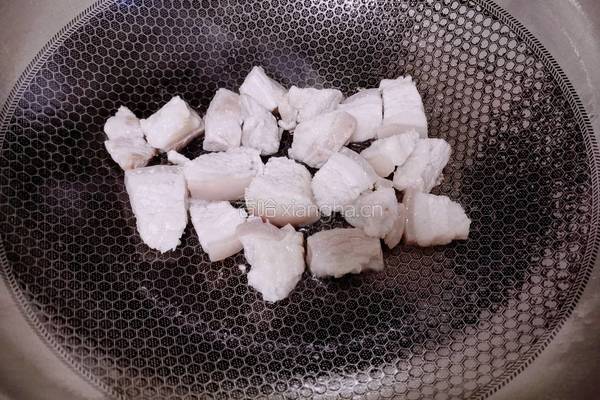 红烧肉香芋煲的做法图解2