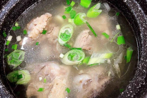 酸菜炖大骨的做法图解10