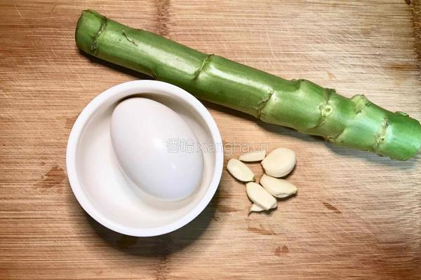 青笋炒鹅蛋的做法图解1