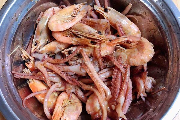 海鲜豆腐蔬菜煲的做法图解3