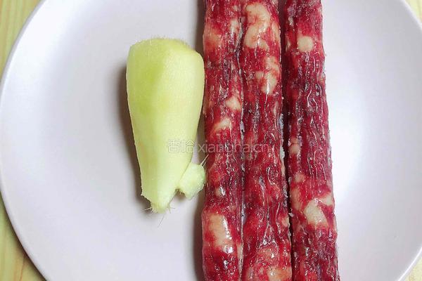 豆豉蒜苗炒腊肠的做法图解3