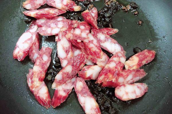 豆豉蒜苗炒腊肠的做法图解6