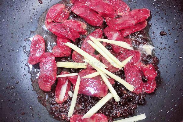 豆豉蒜苗炒腊肠的做法图解8
