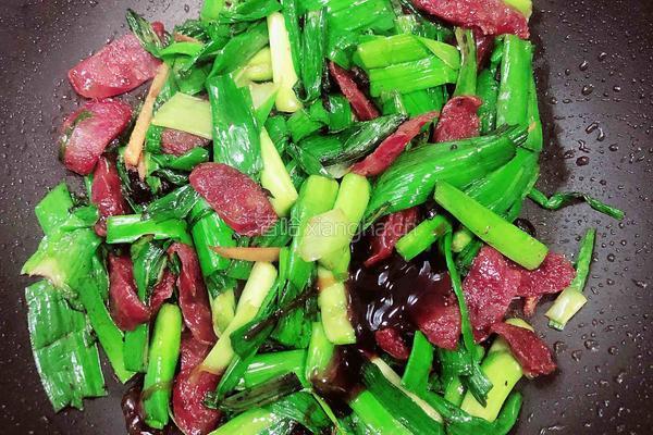 豆豉蒜苗炒腊肠的做法图解11