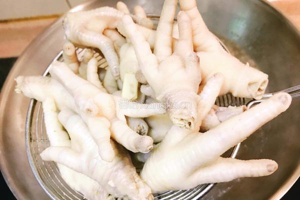 小鲍鱼红烧鸡爪的做法图解5