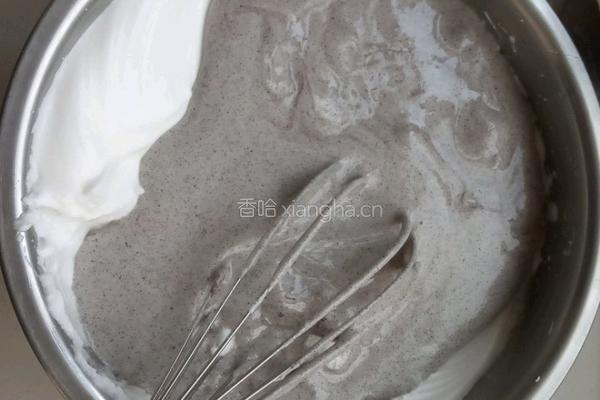 黑米戚风蛋糕的做法图解7