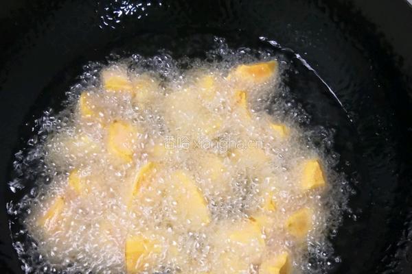 拔丝地瓜的做法图解2