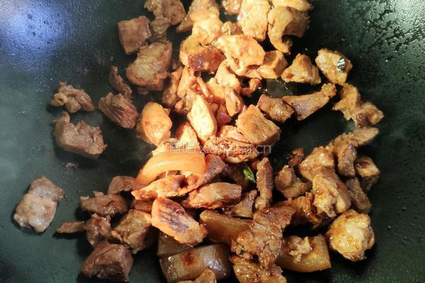 胡萝卜炖牛肉牛腩的做法图解3