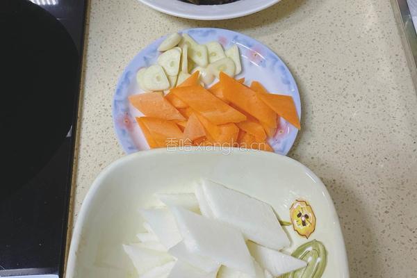 木耳炒山药胡萝卜的做法图解3