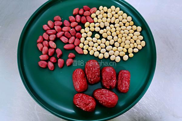 红枣花生豆浆的做法图解1