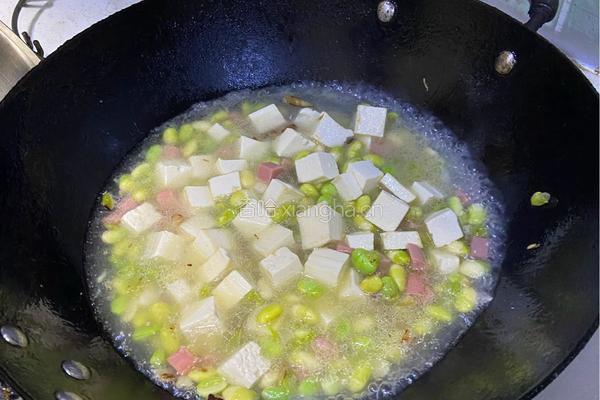 毛豆烧豆腐火腿肠的做法图解7