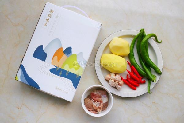 土豆肉末盖饭的做法图解1