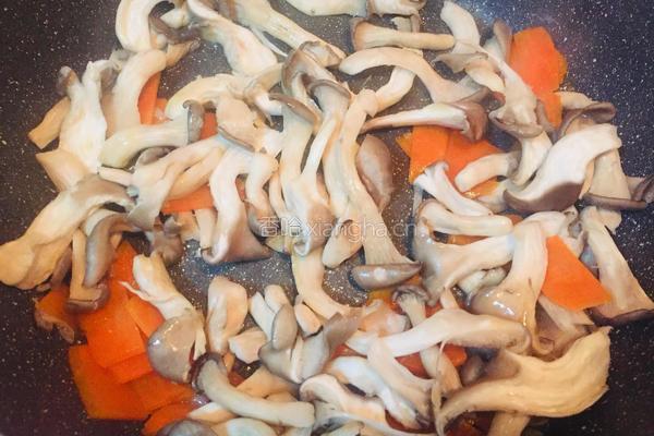 青椒炒蘑菇的做法图解4