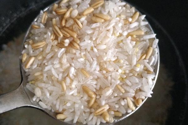 腊味牛肉焖饭(三人份）的做法图解1